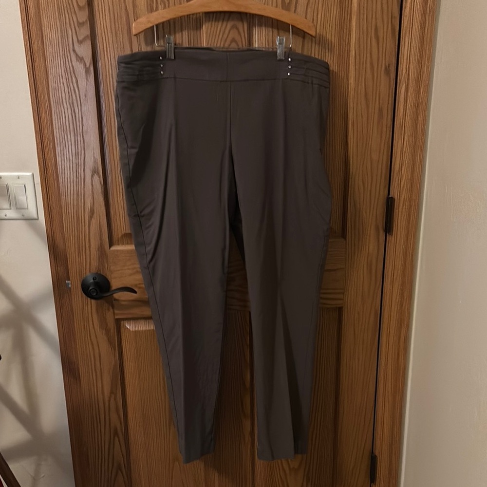 Classic Dark Khaki Trousers JM Collection 20W